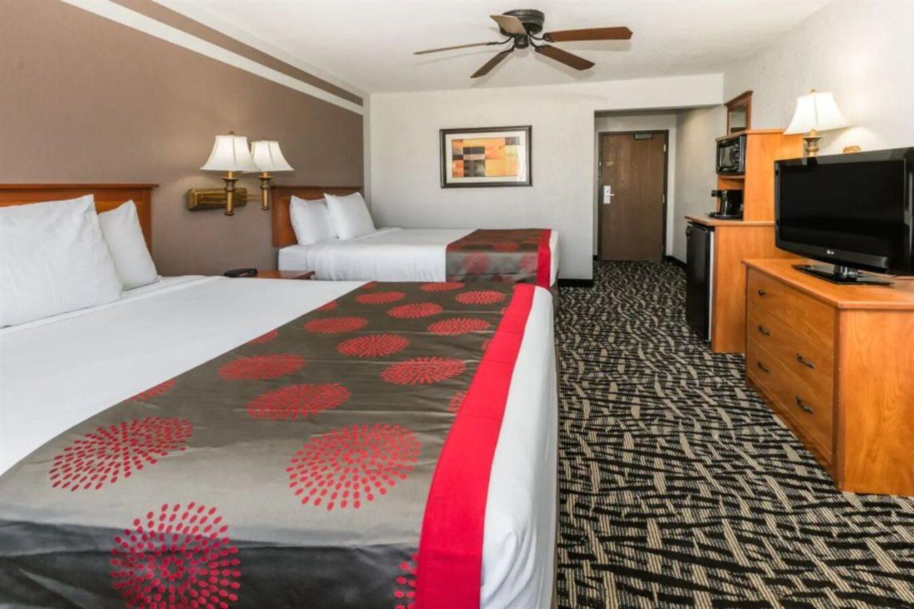 Ramada By Wyndham Oklahoma City Airport North Exterior foto